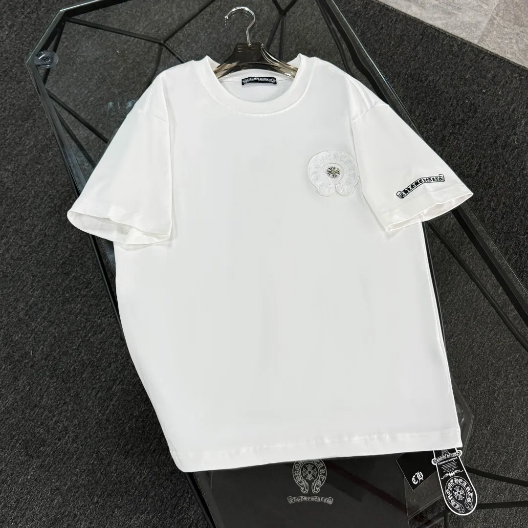 P180 Chrome Hearts Chrome Hearts 25 high version. The fabric is made of 300g high-density pure cotton. It does not deform or shrink. It has three labels. It is the same style for men and women. Technology: patch embroidery + original development hardware. Color: white, black, pink. SIZE: S-XL